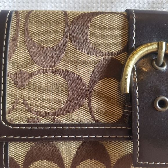 Coach Signature Wallet - Picture 2 of 4